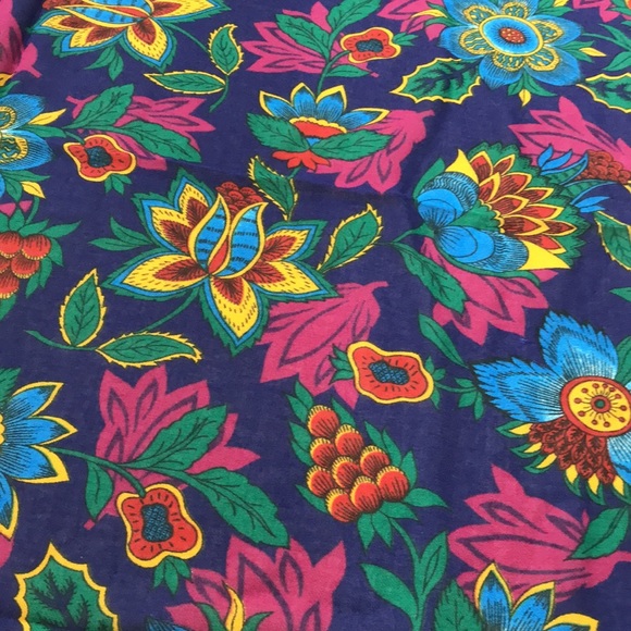 Beautiful Large Fringe Scarf From Italy - Picture 3 of 7